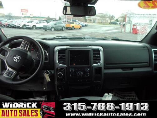 Diamond Black Crystal Pearl Coat 2022 RAM 1500 Classic Warlock