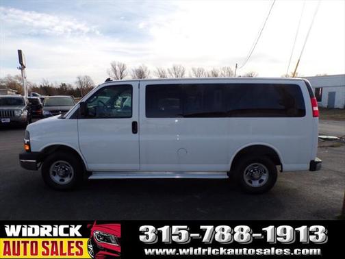 Summit White 2016 Chevrolet Express 3500 LT