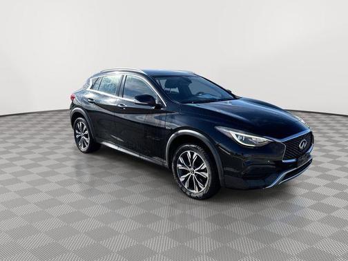 2018 INFINITI QX30 Luxury