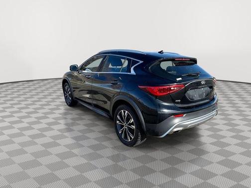 2018 INFINITI QX30 Luxury