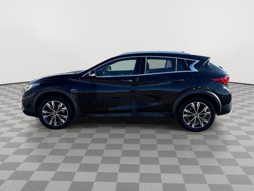 2018 INFINITI QX30 Luxury