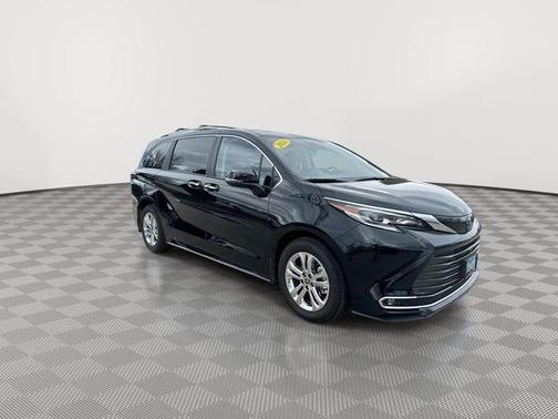 2024 Toyota Sienna Platinum 7 Passenger