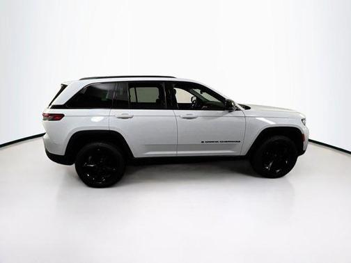 2022 Jeep Grand Cherokee Altitude
