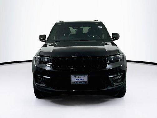 Diamond Black Crystal Pearlcoat 2023 Jeep Grand Cherokee Altitude