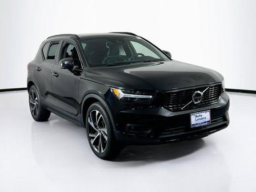 2022 Volvo XC40 T5 R-Design