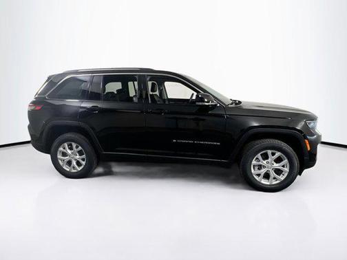 Diamond Black Crystal Pearlcoat 2023 Jeep Grand Cherokee Limited