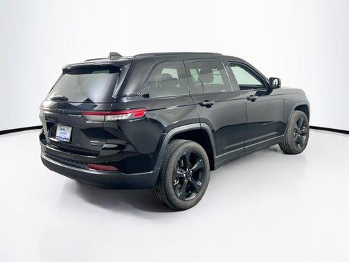 Diamond Black Crystal Pearlcoat 2023 Jeep Grand Cherokee Limited
