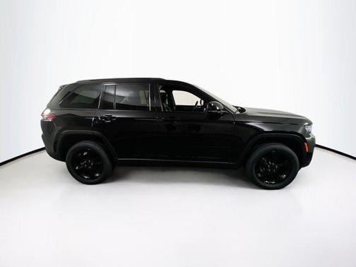 2022 Jeep Grand Cherokee Altitude