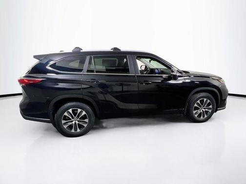 Midnight Black Metallic 2023 Toyota Highlander XLE