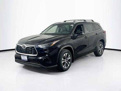 Midnight Black Metallic 2023 Toyota Highlander XLE