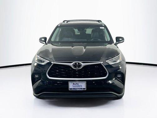 Midnight Black Metallic 2023 Toyota Highlander XLE