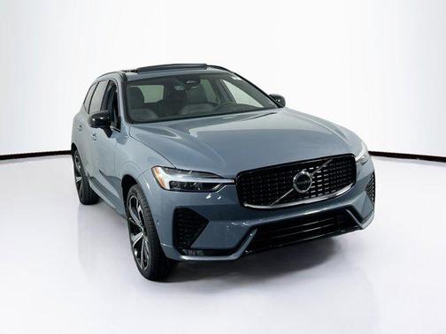 2022 Volvo XC60 B5 R-Design