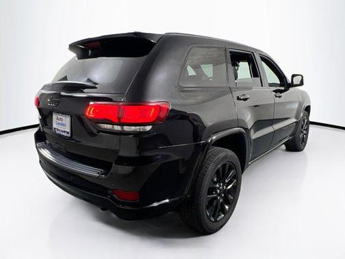2022 Jeep Grand Cherokee Laredo