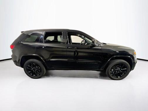 2022 Jeep Grand Cherokee Laredo