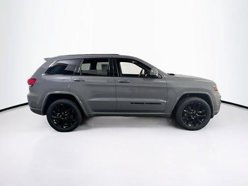2022 Jeep Grand Cherokee Laredo