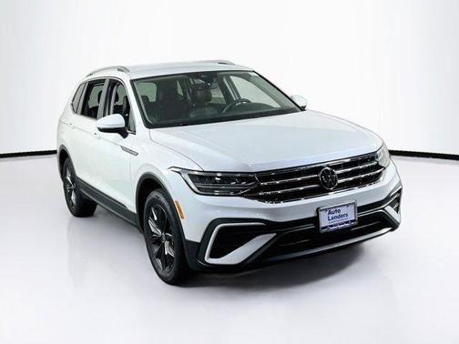 Opal White Pearl 2023 Volkswagen Tiguan 2.0T SE 4MOTION