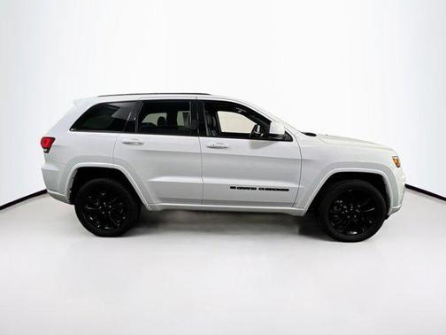 2022 Jeep Grand Cherokee Laredo