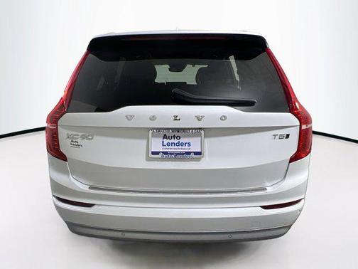 2022 Volvo XC90 T5 Momentum