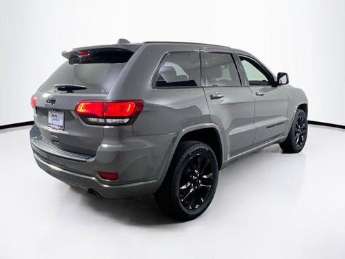 2022 Jeep Grand Cherokee Laredo