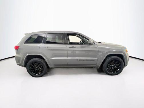 2022 Jeep Grand Cherokee Laredo