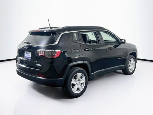 Diamond Black Crystal Pearlcoat 2022 Jeep Compass Latitude