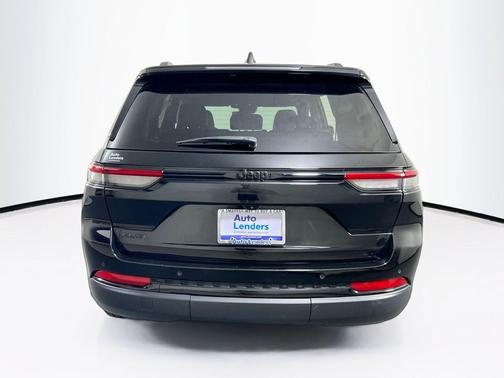 Diamond Black Crystal Pearlcoat 2023 Jeep Grand Cherokee Altitude