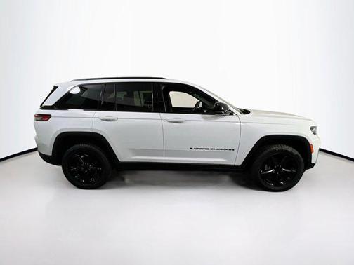 2022 Jeep Grand Cherokee Altitude