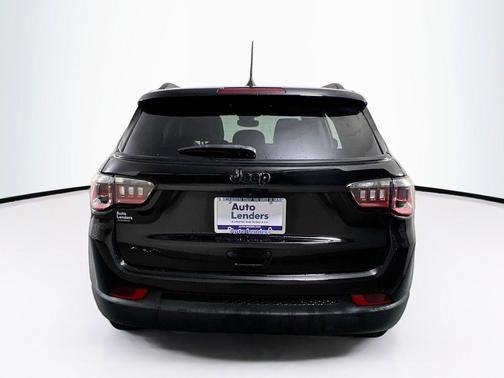Diamond Black Crystal Pearlcoat 2022 Jeep Compass Latitude