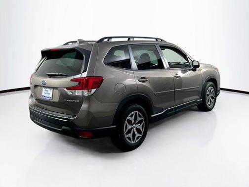 Brilliant Bronze Metallic 2023 Subaru Forester Premium