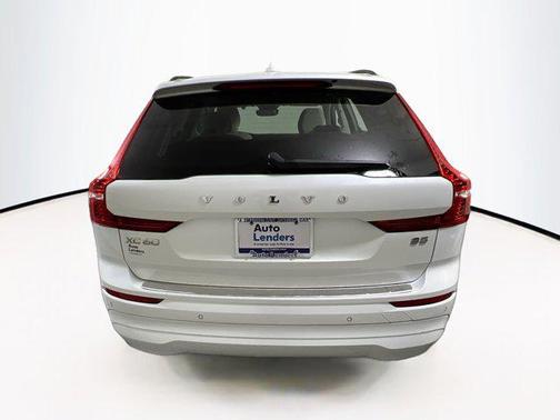 2022 Volvo XC60 B5 Momentum
