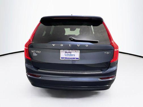 2022 Volvo XC90 T5 Momentum