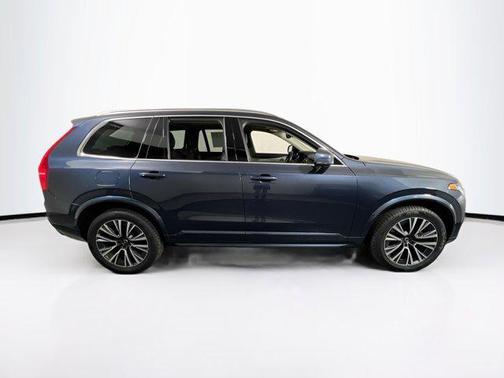 2022 Volvo XC90 T5 Momentum