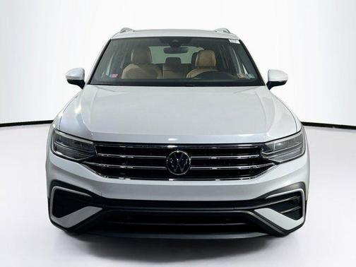 Opal White Pearl 2023 Volkswagen Tiguan 2.0T SE 4MOTION