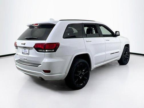 2022 Jeep Grand Cherokee Laredo