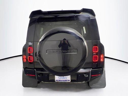 2024 Land Rover Defender 110 P400 X-Dynamic SE