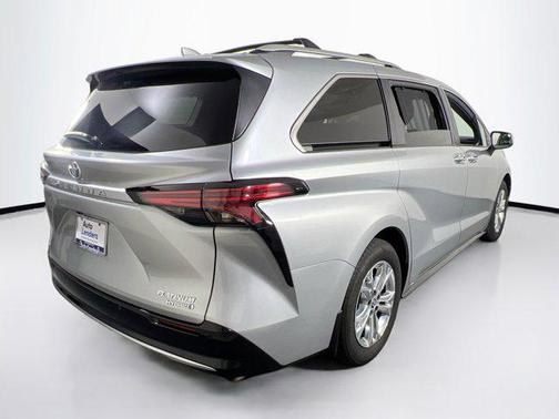 2024 Toyota Sienna Platinum