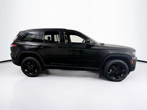 2022 Jeep Grand Cherokee Altitude