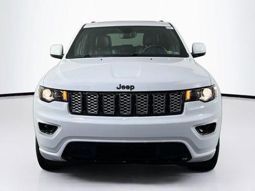 2022 Jeep Grand Cherokee Laredo