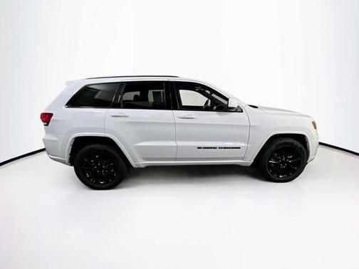 2022 Jeep Grand Cherokee Laredo