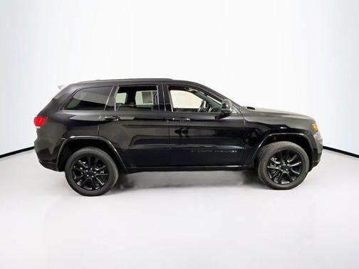 2022 Jeep Grand Cherokee Laredo