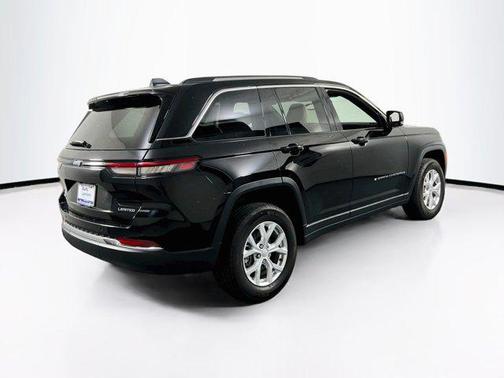 Diamond Black Crystal Pearlcoat 2023 Jeep Grand Cherokee Limited
