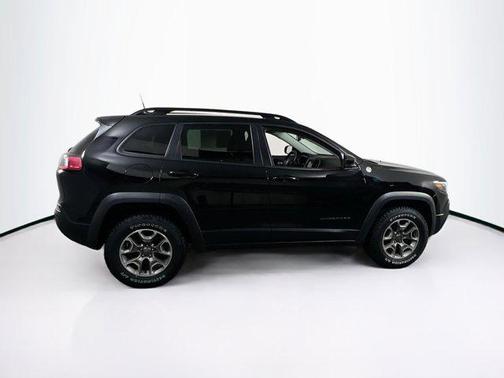 Diamond Black Crystal Pearlcoat 2022 Jeep Cherokee Trailhawk