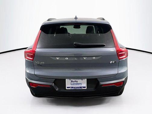 2023 Volvo XC40 B5 Ultimate Dark Theme