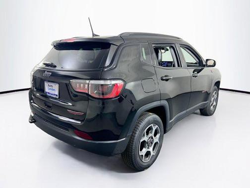 Diamond Black Crystal Pearlcoat 2022 Jeep Compass Trailhawk