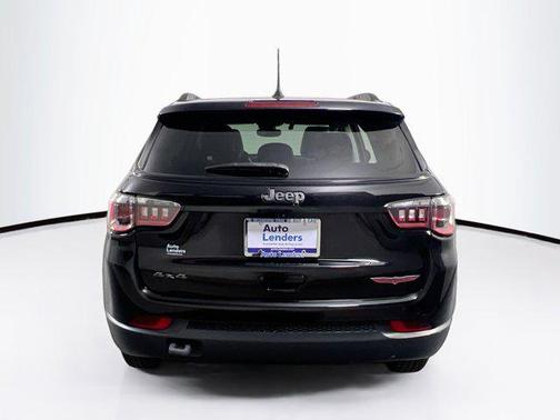 Diamond Black Crystal Pearlcoat 2022 Jeep Compass Trailhawk