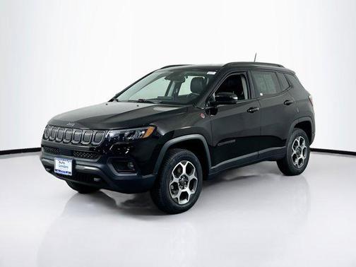 Diamond Black Crystal Pearlcoat 2022 Jeep Compass Trailhawk
