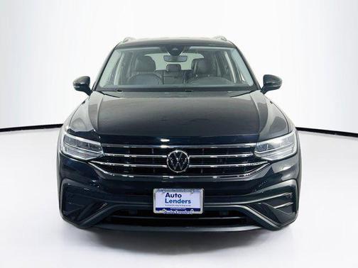 Deep Black Pearl 2023 Volkswagen Tiguan 2.0T SE