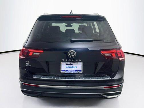 Deep Black Pearl 2023 Volkswagen Tiguan 2.0T SE