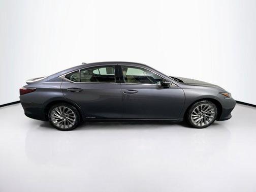 2020 Lexus ES 300h Luxury