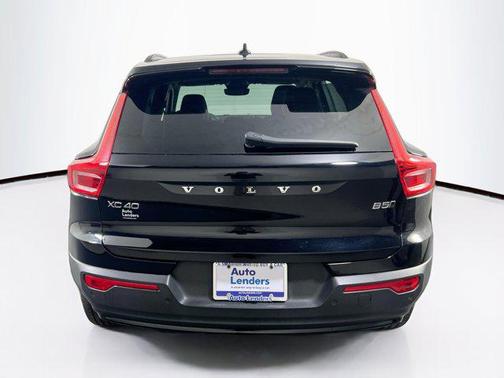 2023 Volvo XC40 B5 Plus Dark Theme